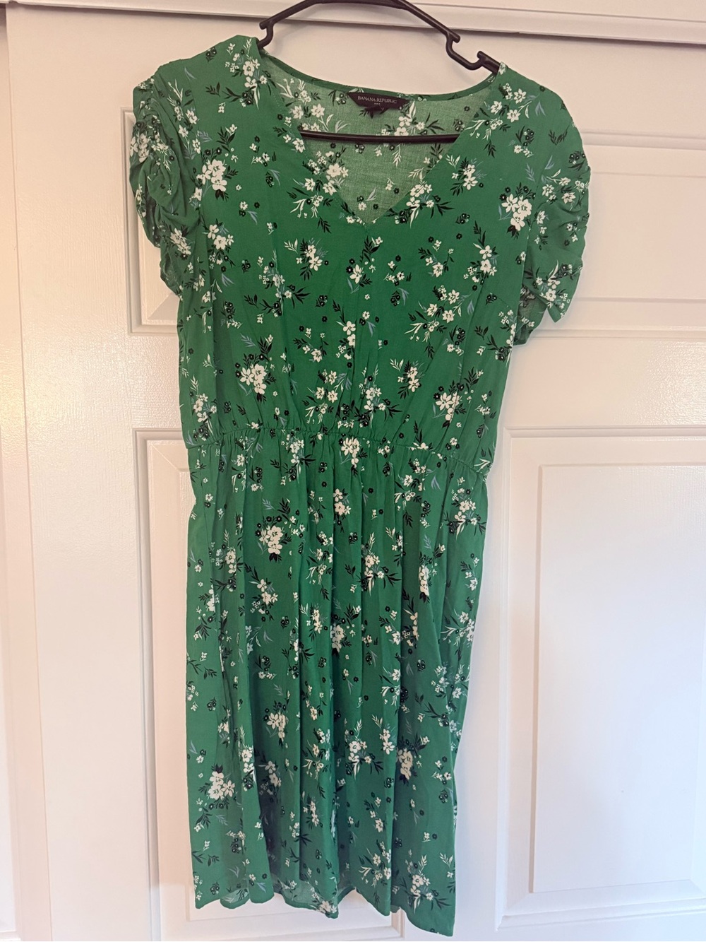 Banana Republic Green Floral V-Neck Short Sleeve Mini Dress